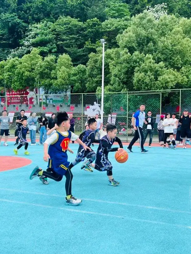 刻苦训练篮球时如何避免受伤的建议_1